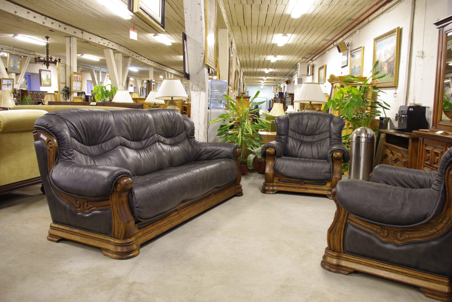 Esimene Mööbliait Tartus, mida tunti eeskätt vana- ja antiikmööbli keskusena.
Allikas/Fotograaf: Erakogu