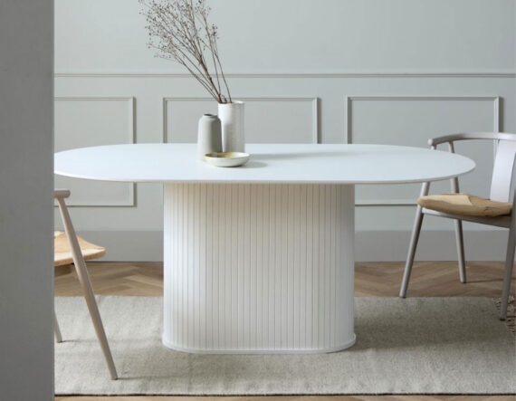 Nola söögilaud ovaalne valge interjöör