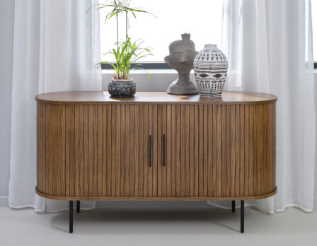 Nola kummut pruun interjöör